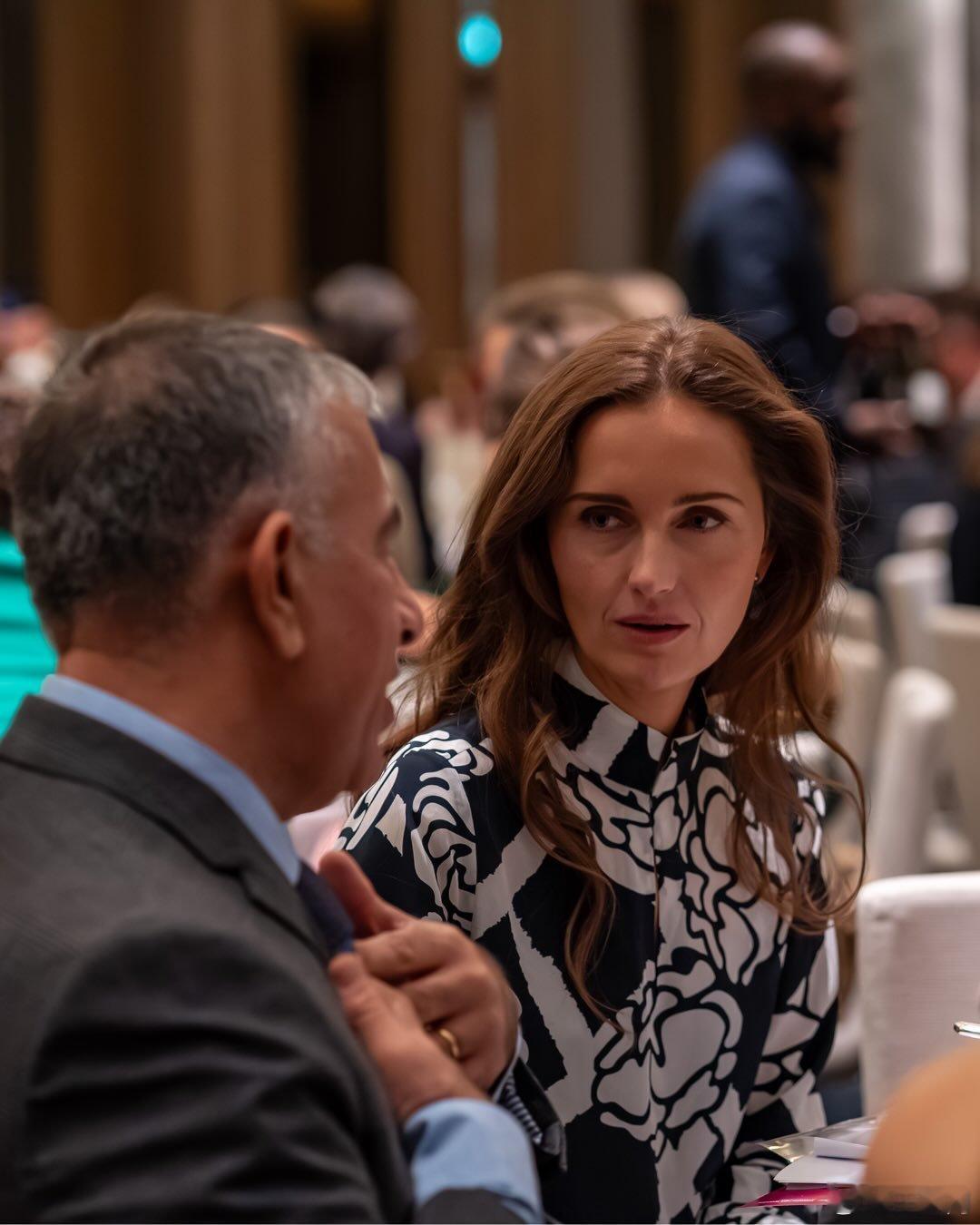 德国王室巴伐利亚王妃索菲-亚历山德拉加入德国妇女互助会的董事会，该组织隶属于一个