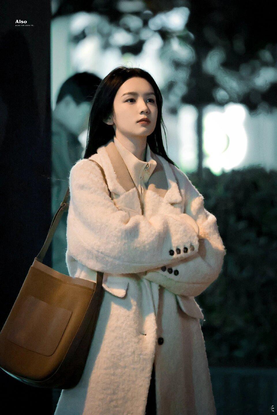 我想象中我穿大衣等人的样子 ​​​