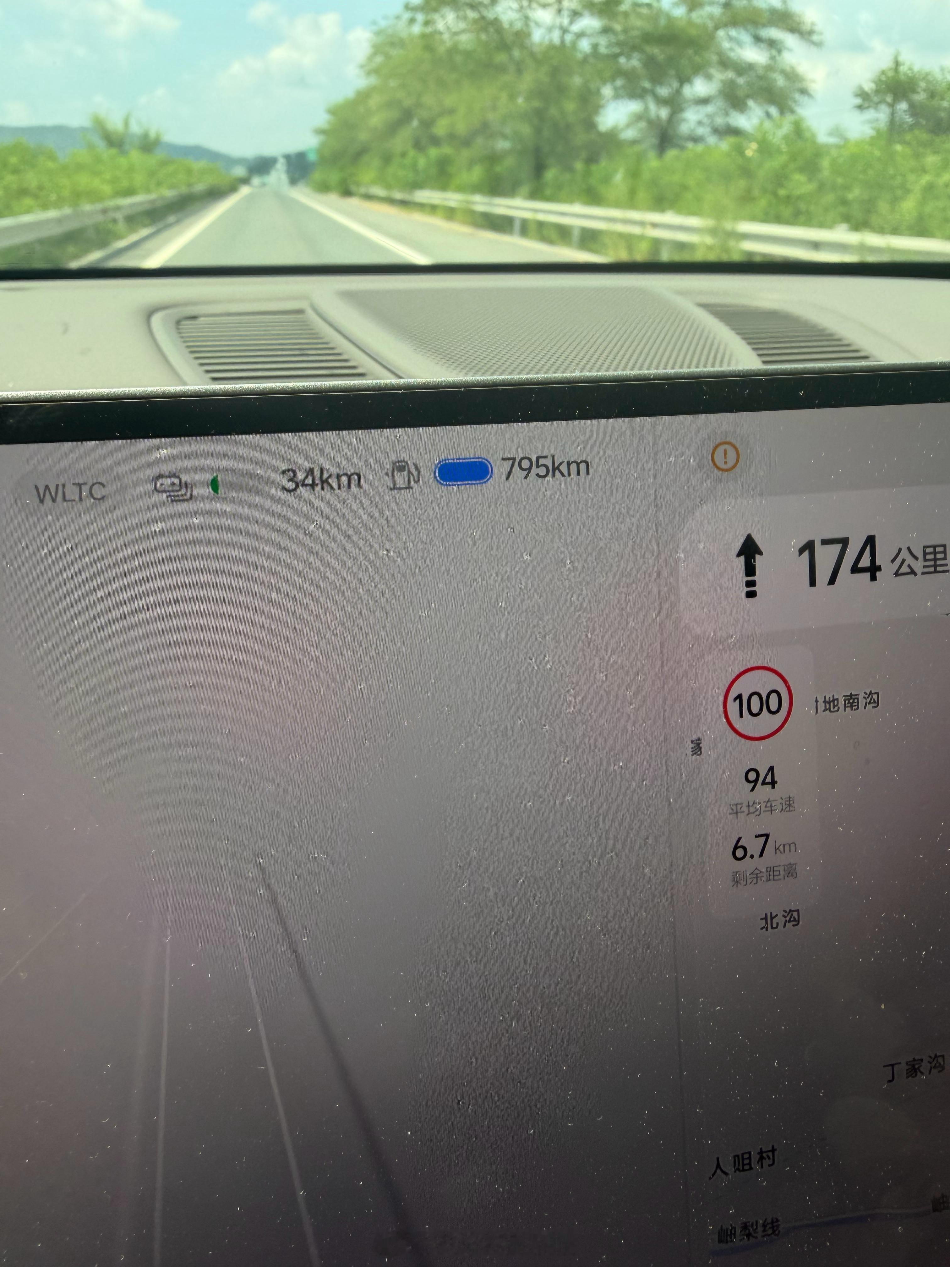 东北这边充电桩确实不是很多，还需要排队，直接加满油当油车开了！ 