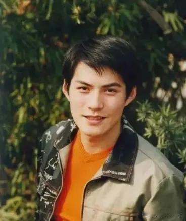 严屹宽说，我绝对不忍心你再生孩子。如果我们年轻时十岁，这件事情可以放到计划上，但