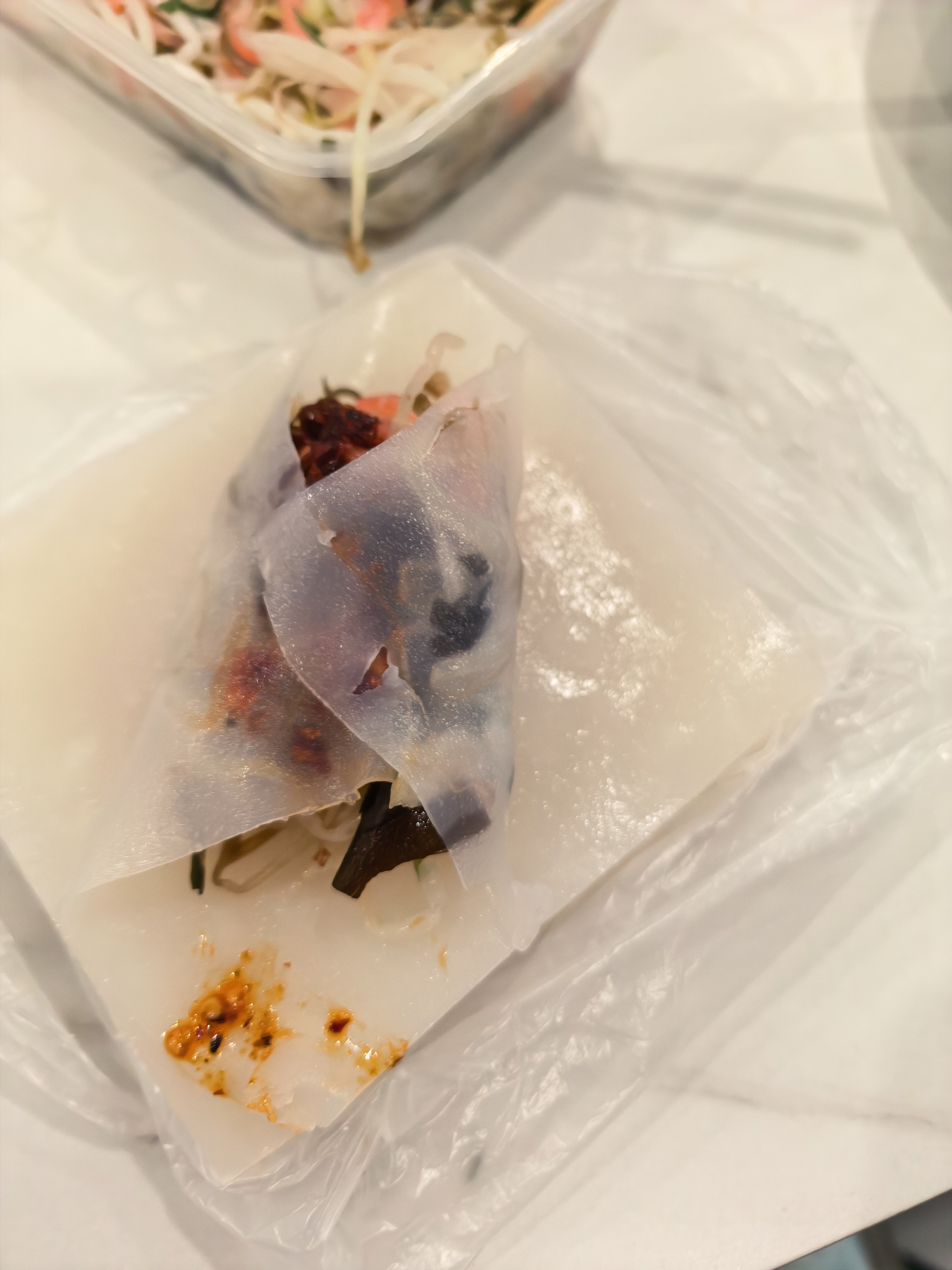 裹卷来贵州的朋友一定要试试另外一种是面皮的那个叫丝娃娃。 