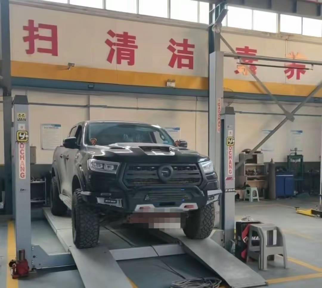 7月10日陕西西安，一女子开着长城炮柴油车，到某加油站加油，她告诉加油员: 柴油