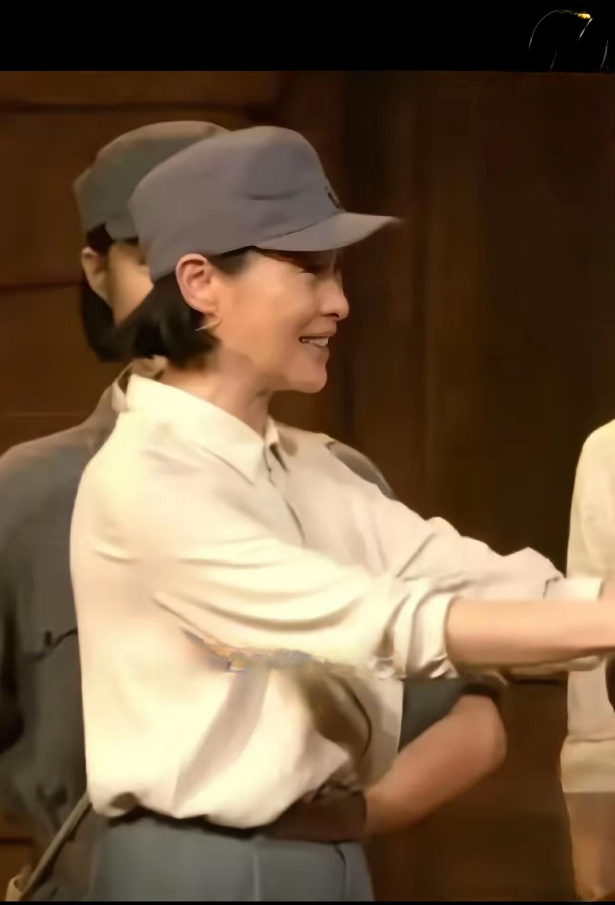 吴越，这哪里像一个53岁的女人，分明就是一个年轻女战士！真是一位好演员，第一次看