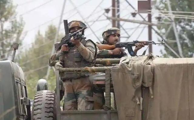 印巴一旦全面开战，中国肯定不会出兵援助，连高端武器也不会援助。很多人觉得中国和巴