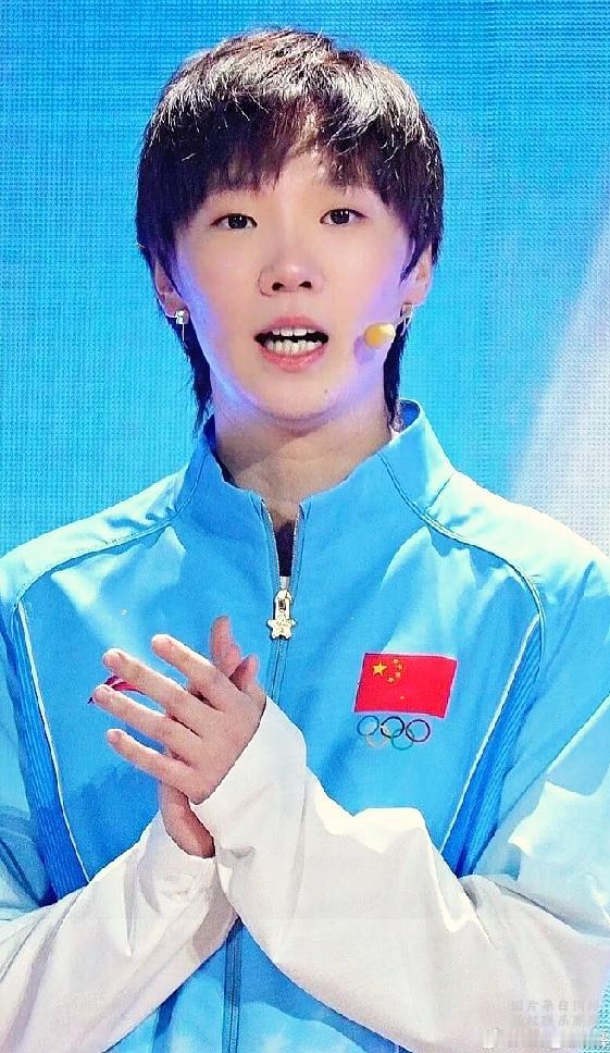 王曼昱气质出圈，赛场锋芒尽显国乒风采

超喜欢气质清爽又落落大方的王曼昱！舞台上