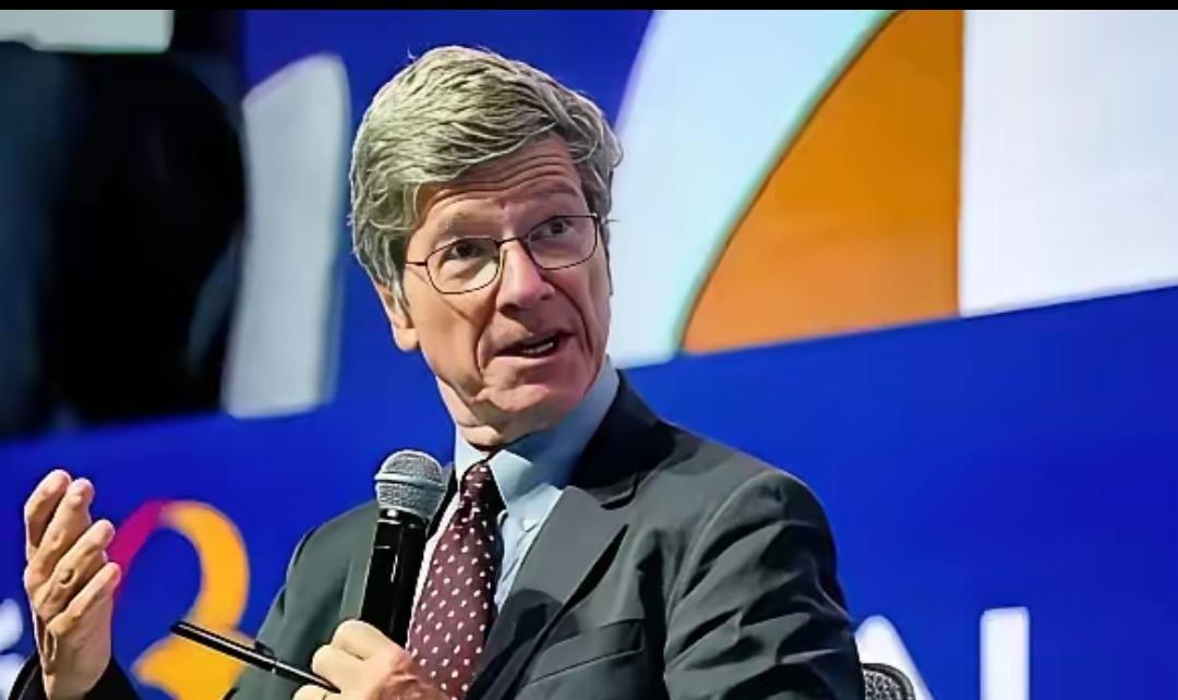 一个美国教授说了句大实话，台下掌声就没停过，他说，两千年，中国，从没跨过那片海去