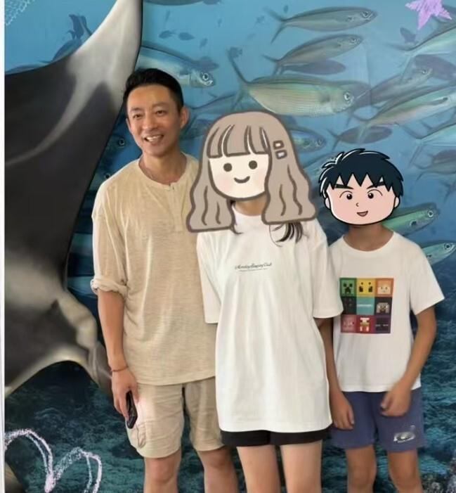 汪小菲带着女儿跟儿子畅游香港，三人一路有说有笑氛围温馨，两个孩子都有哪些明显变化
