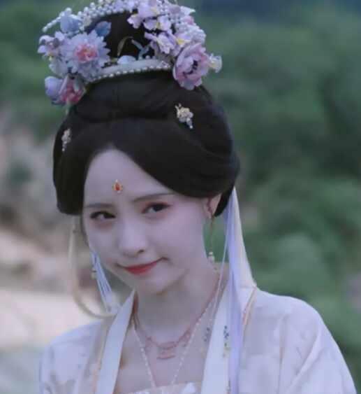 谢清如你怎么越看越萌啊
虽然出场就娇纵傲慢、眼高于顶，和女主互扇巴掌，丢东西、设