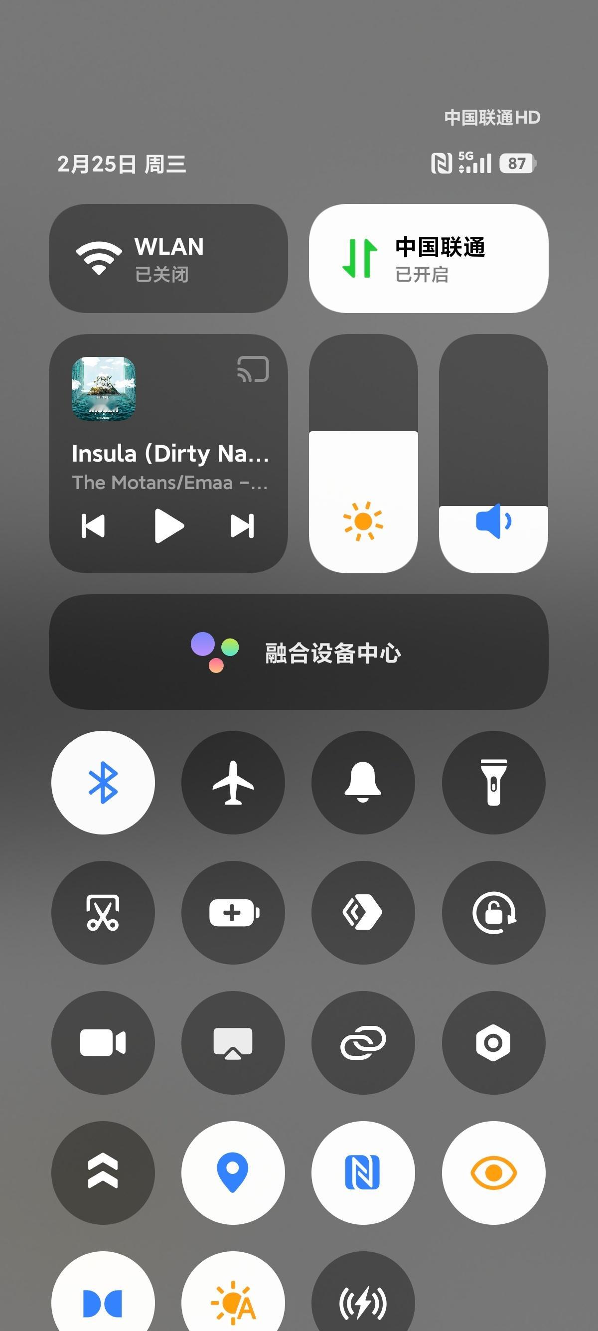 苹果状态栏和小米状态栏大家觉得哪个更好用？ 