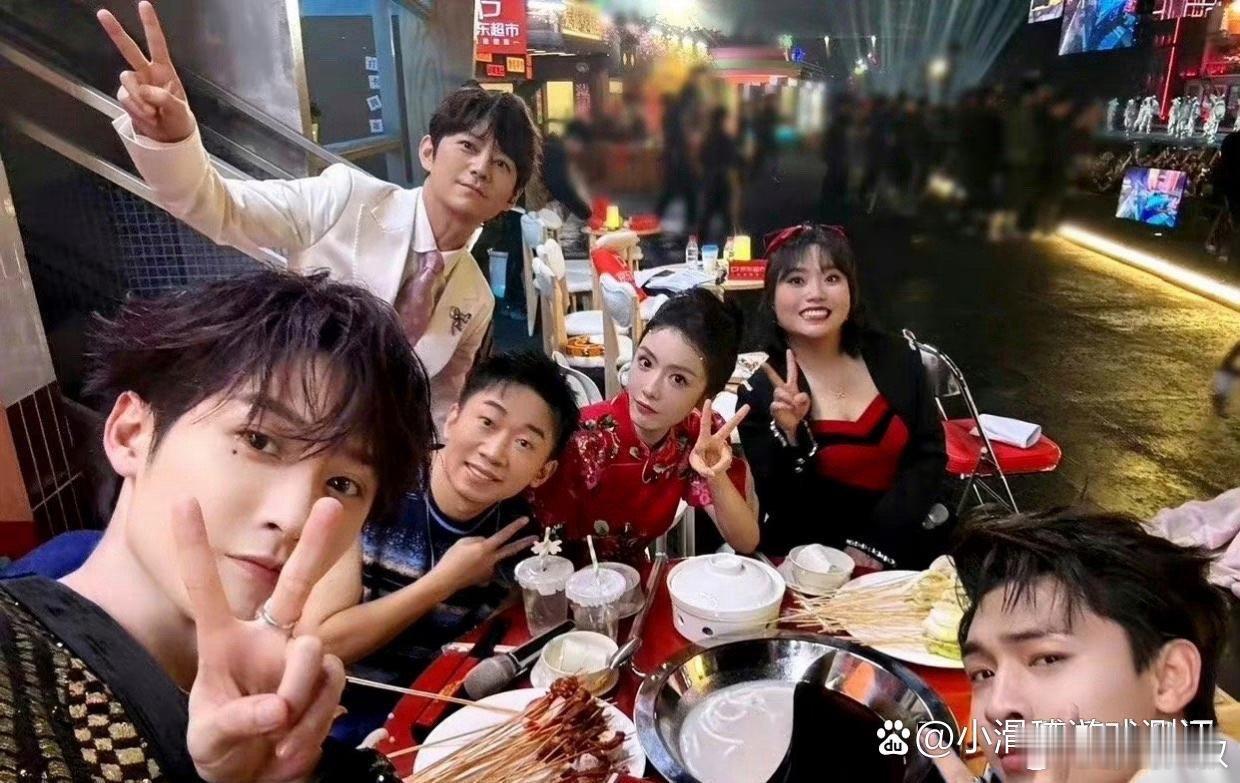 杨迪发了没P前的生图 ? ​​​
