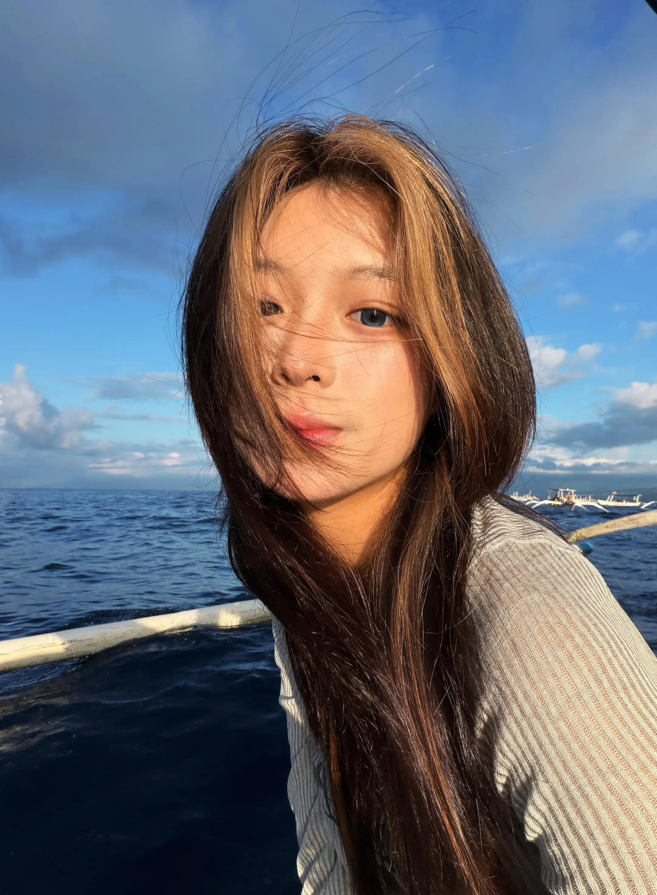 人类需要很多很多阳光和晴天去晒干过往的雨滴和潮湿  如果可以  我想当...