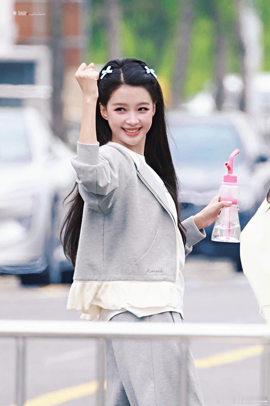 孙怡江语晨二公造型孙怡二公学院风乘风2026少女感从来不分年龄！孙怡二公学院风造