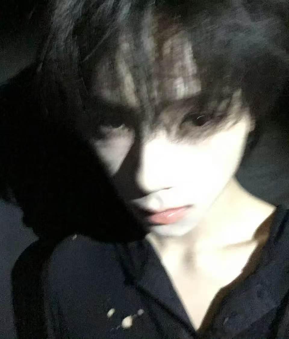 王橹杰高曝光自拍王橹杰古早味自拍 哦莫！！ 