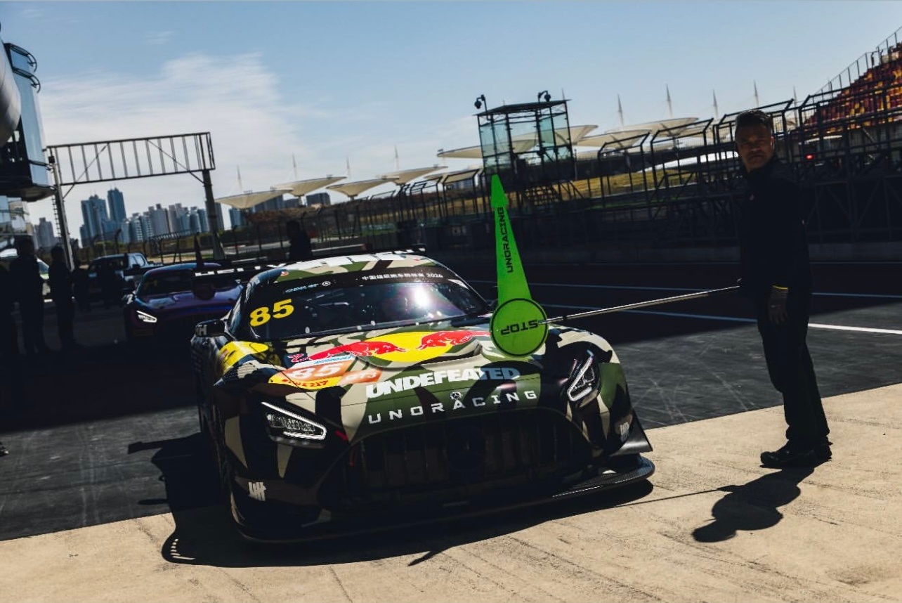 王一博ins story 更新6张赛车图网页链接点击一博头像可查看，都去点点👍