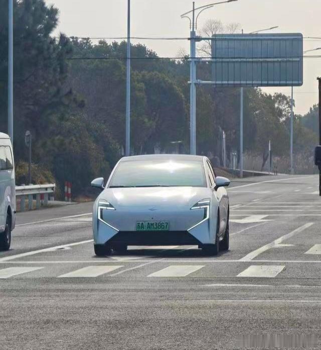 第一眼看到这个车的时候，我沉默了。。然后努力的思考了三秒还是想不起来这是什么但总