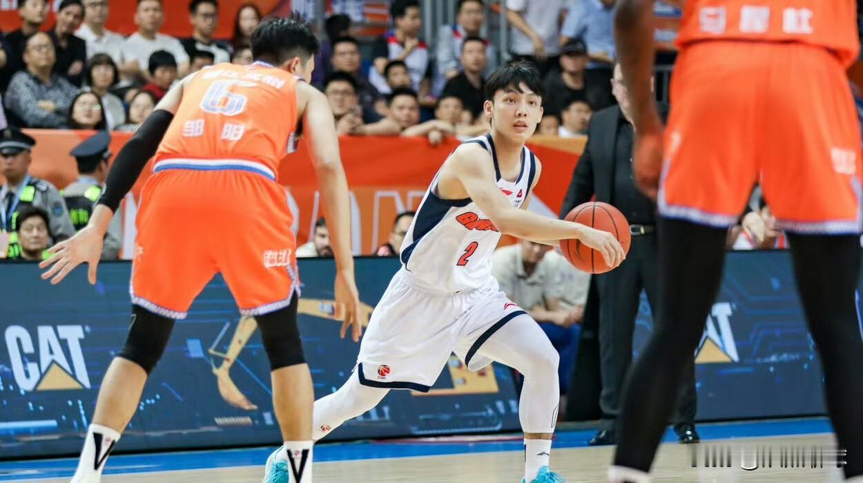 广东宏远91比93不敌福建队，输球的三大原因，其中张皓嘉的罚球是罪魁祸首
昨晚广