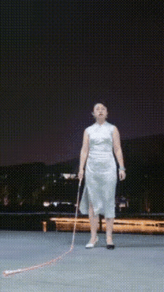 跳绳专不专业，看鞋就知道[快哭了]