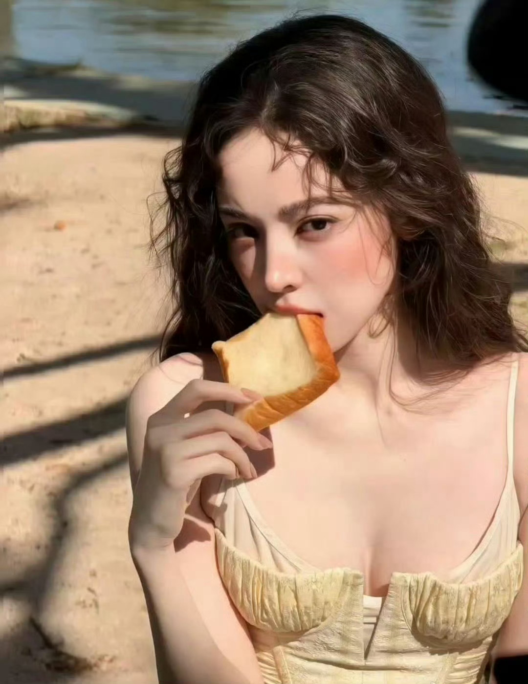 娜扎好会吃感觉吃的好厉害