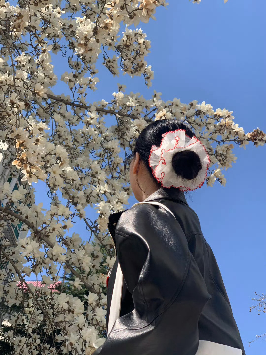 “人最大的运气，不是捡到钱，而是某天你遇见一个人，他打破了你原来的思维，提高了你