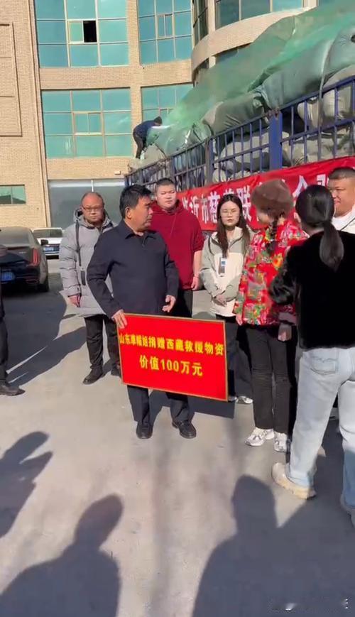 受台风影响广西多地遭遇洪涝，灾情牵动无数网友。越剧演员陈丽君的粉丝团体星辰迅速组