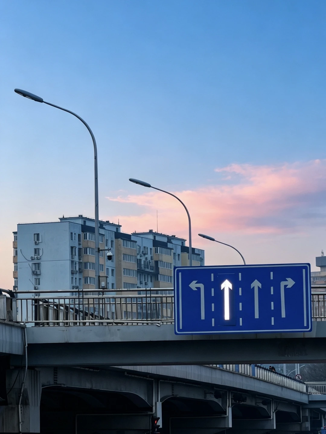 来到了耳机中的那个“南三环东路”