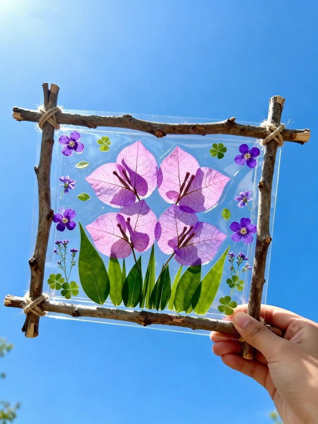 春天来了，
花会沿途盛开，
以后的路也是🌸