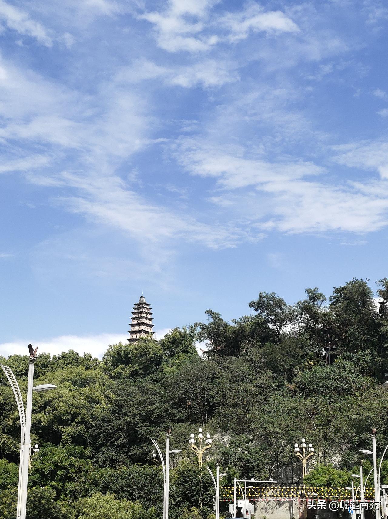 南充实拍始建于宋代的南充白塔