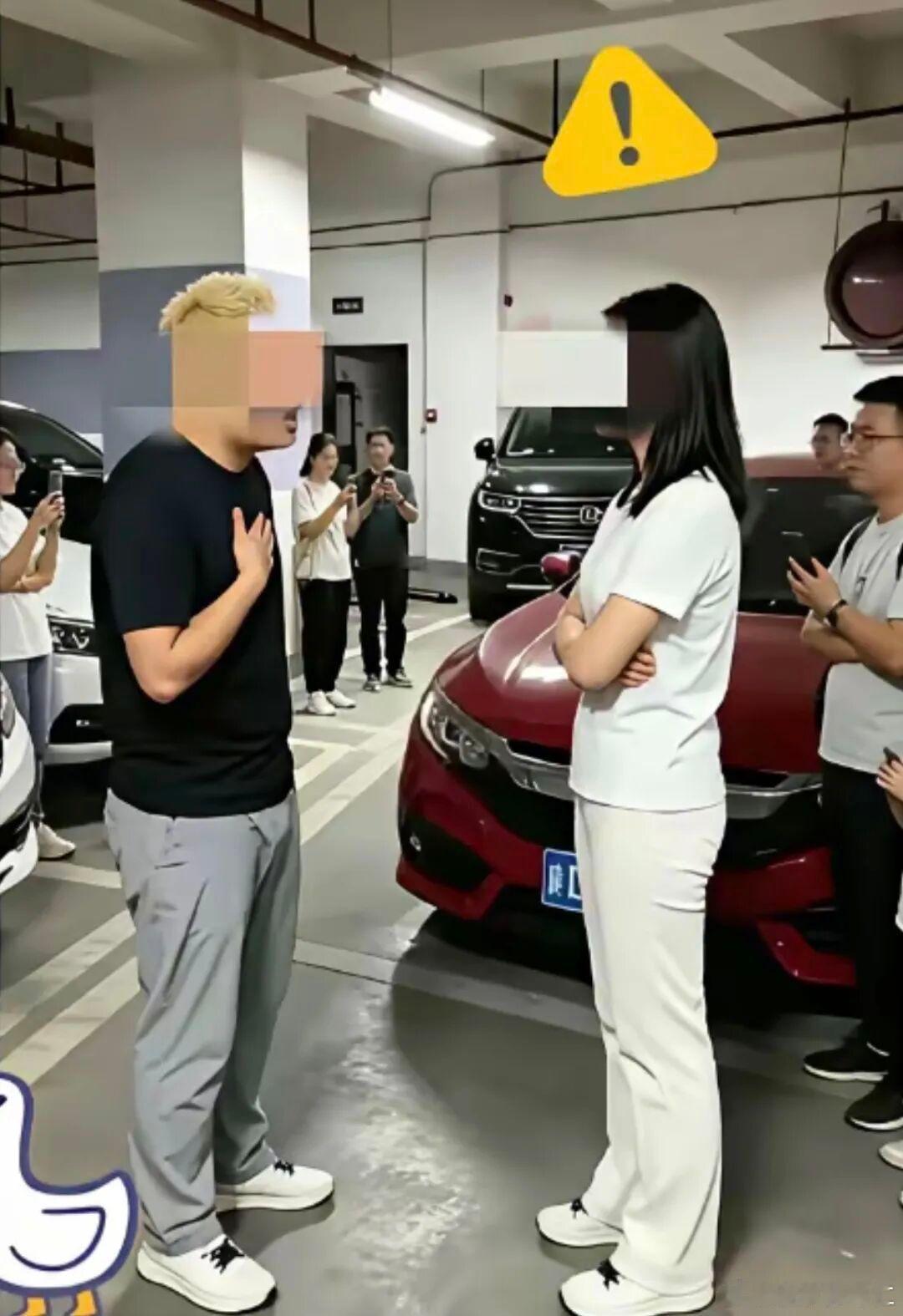 长沙霸占车位干部被停职长沙市体育局干部彭某某占用他人车位引发纠纷。对此，长沙市高