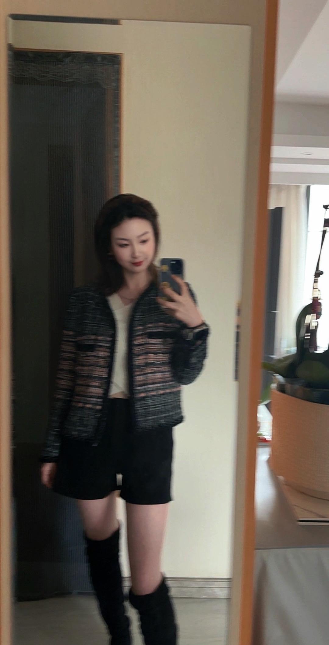 日子本是平淡流水，但你为他注入热爱的波澜。
小香风穿搭 拿捏精致感ootd