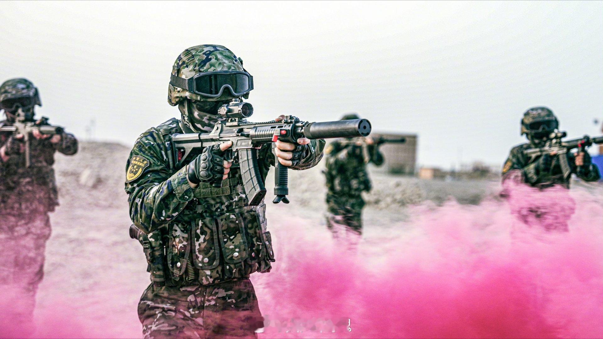 特战尖兵近日，武警部队某支队围绕武装渗透、侦察行动、定点清剿、火力打击等重难点内
