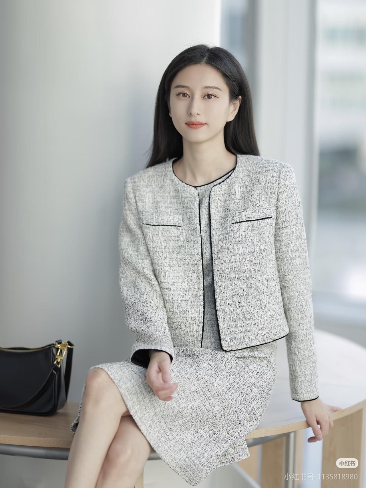 优雅职场风，黑白灰穿搭，自信满满！