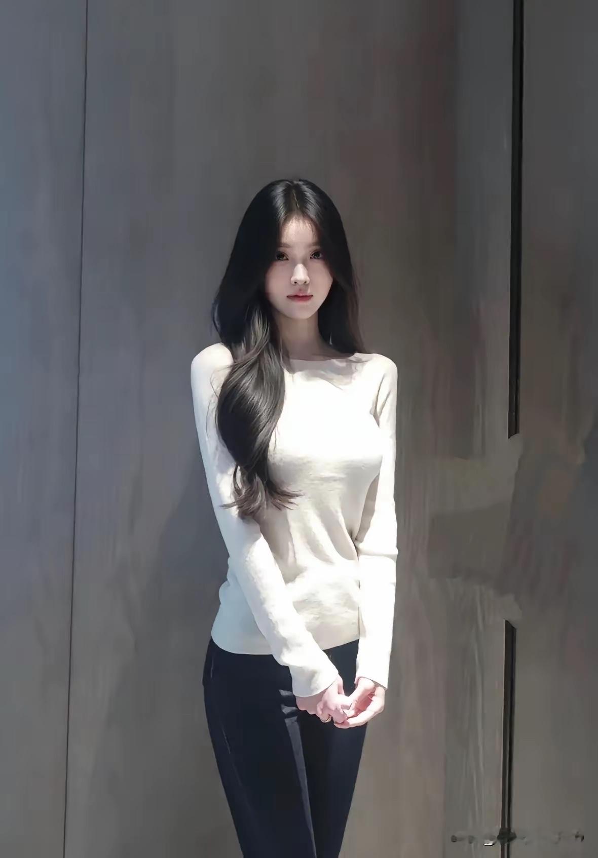 特别喜欢的一张照片，面由心生，少女时懂事乖巧，成年时温顺贤良，