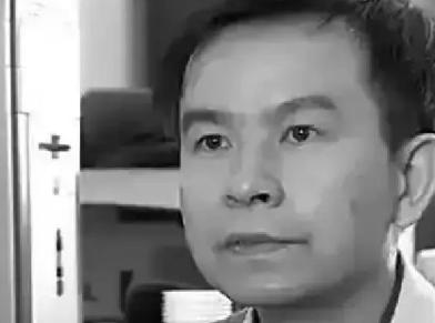 1992年，浙大高材生李红涛被警察逮捕，然而让所有人不敢相信的是，他竟然趁着警察
