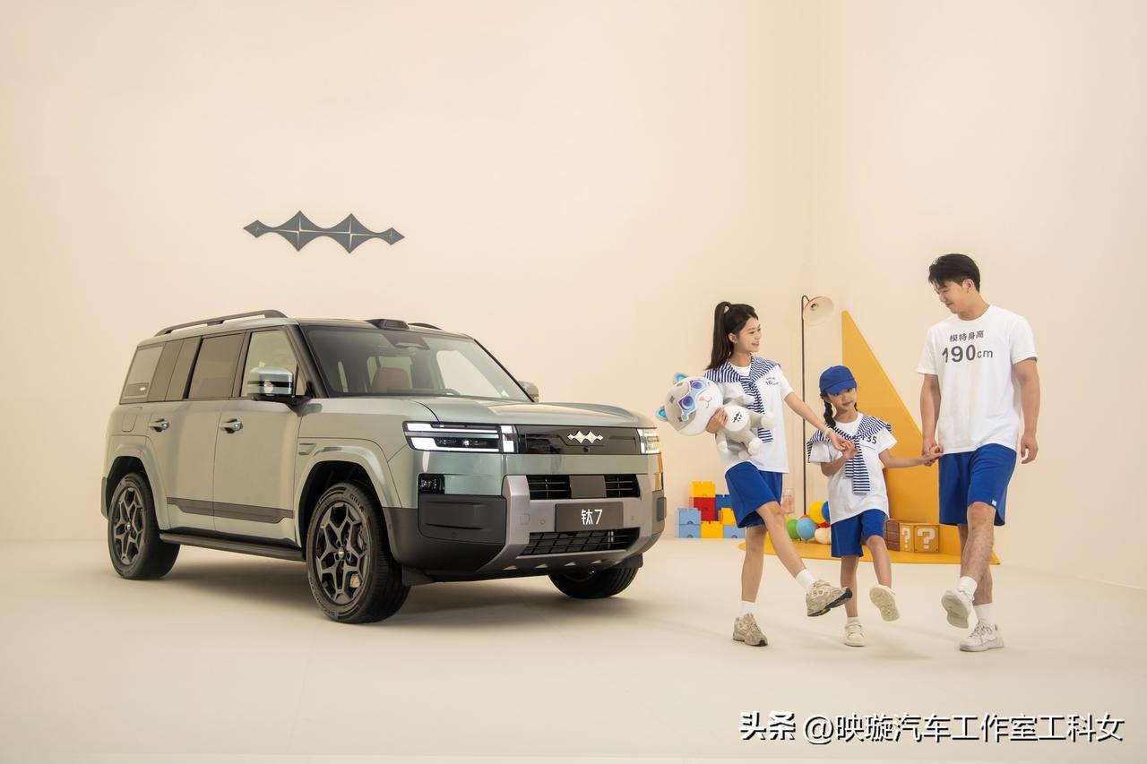 钛7的价格出来了，17.98万-21.98万，可以说就是精准瞄准理想L6和全新问