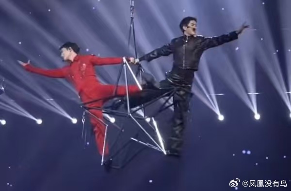 你猜我是在看演唱会还是看马戏团杂技 