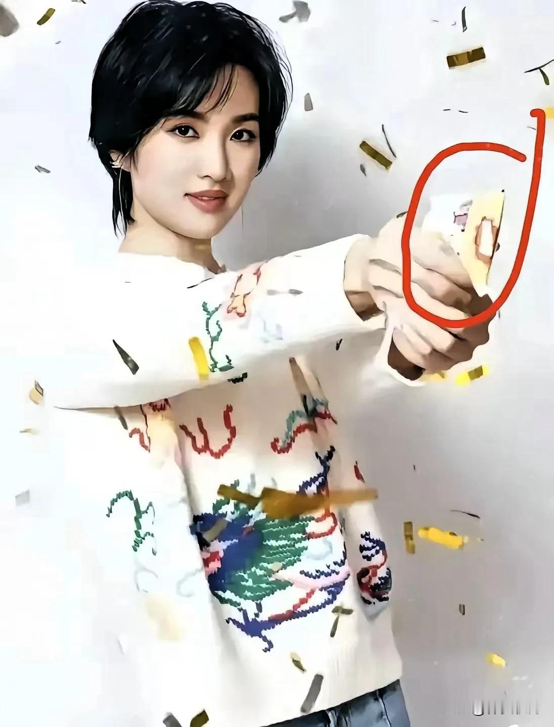 这年头最会“装糊涂”的恐怕就是姚安娜了！当初被全网痛批“资源咖”，靠家世硬挤娱乐
