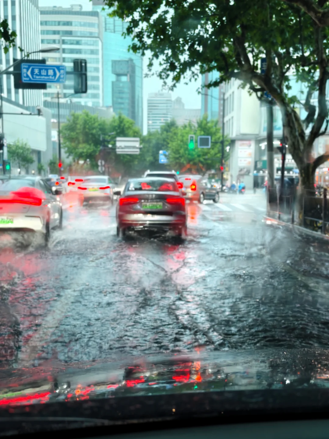 魔都雨景|一场暴雨，来得太突然了