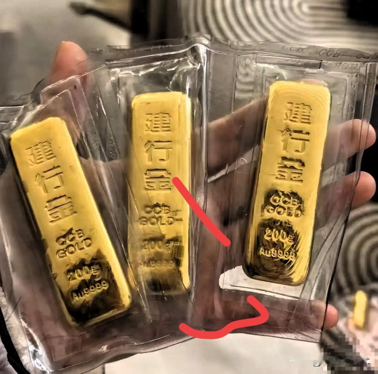 大量持有黄金的人，
现在比吃了苍蝇都难受！

9月1日，金价已经直接猛跌到962