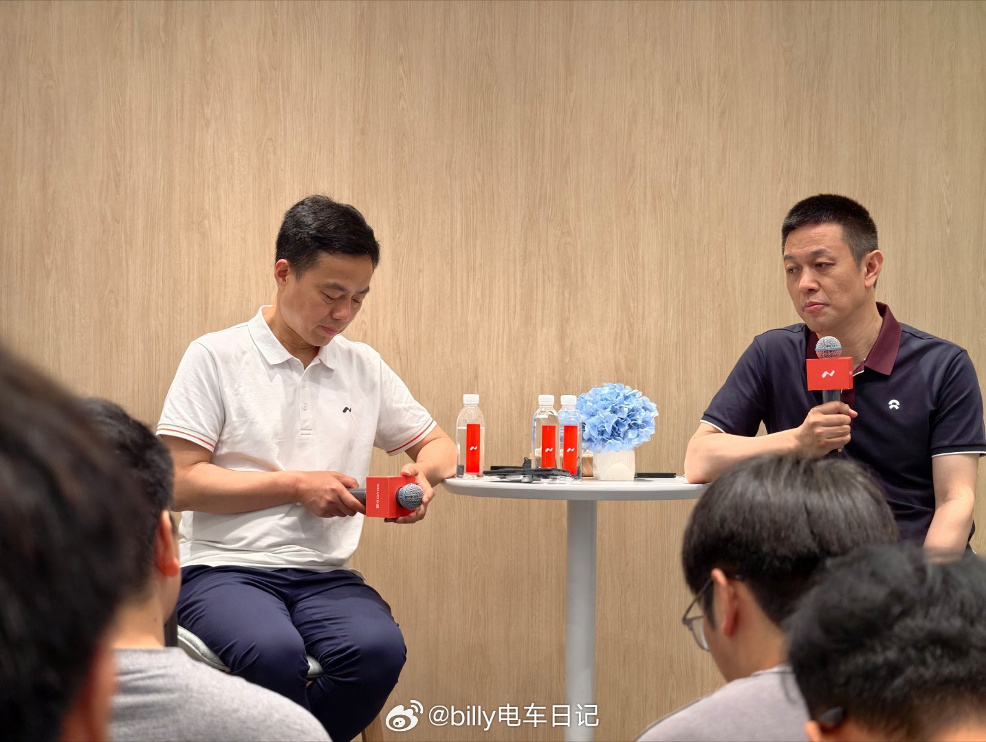 斌哥：高端品牌要有高端品牌的精神定位。这次大湾区车展蔚来展台有一百七十多位的用户