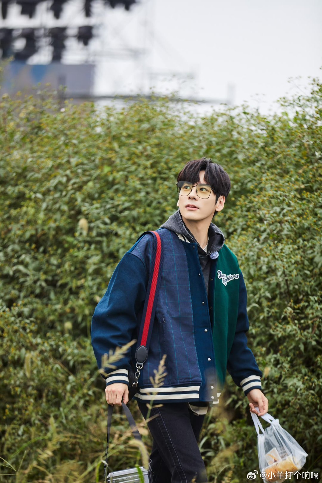 全组夸了魏哲鸣半天生怕他不跳换全组人围着他疯狂输出彩虹屁，生怕许律那点偶像包袱压