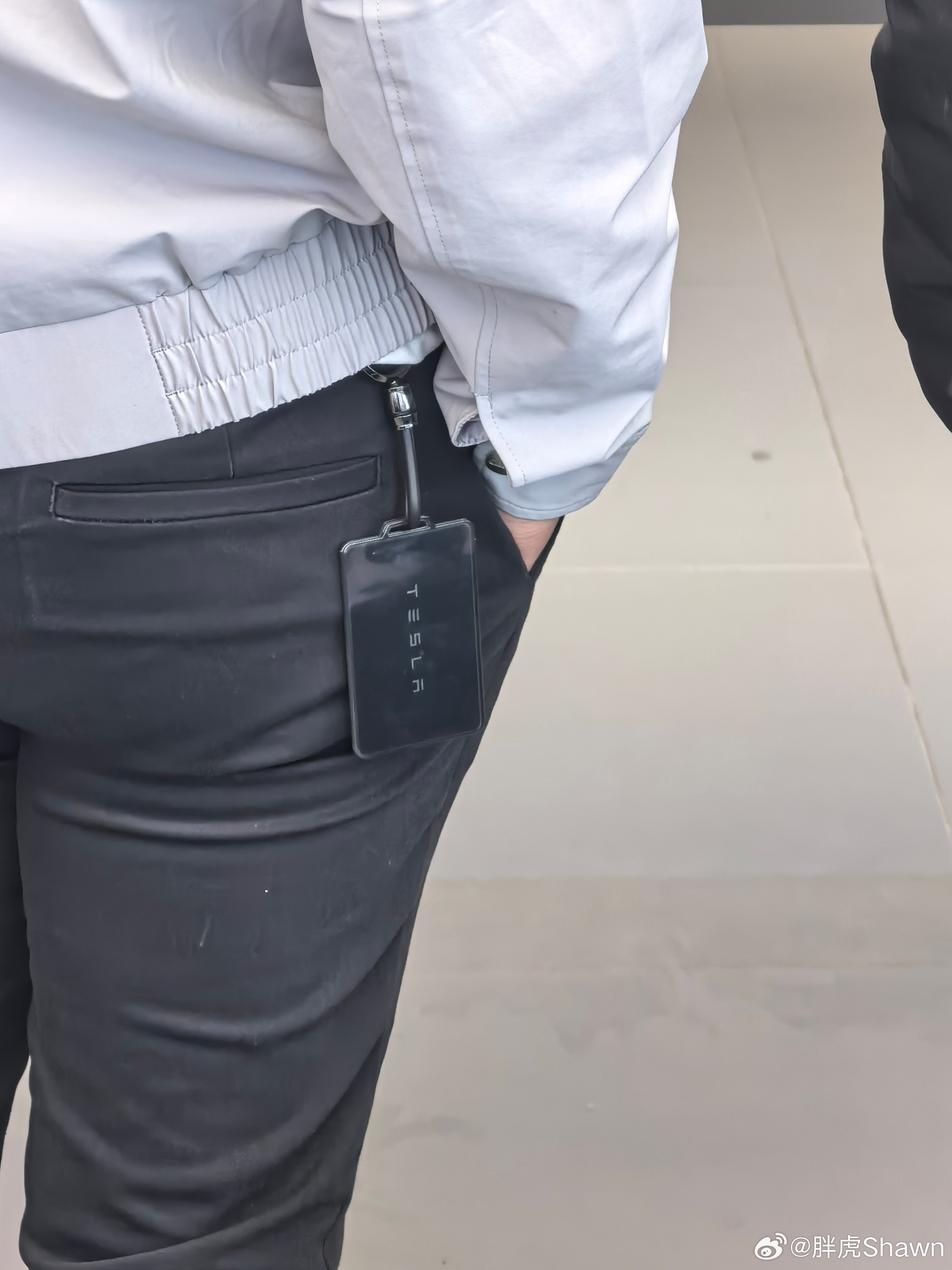 大哥，这卡片咱是非挂不可吗特斯拉