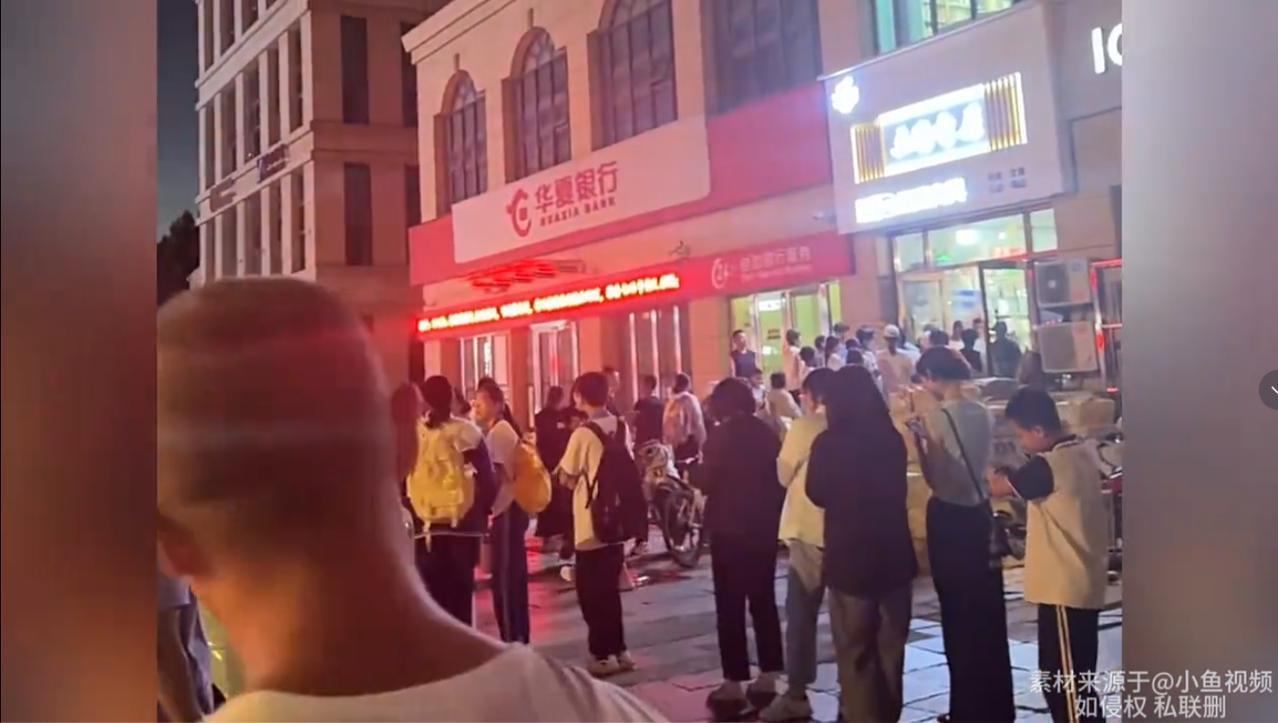 [比心]“明目张胆！”天津，学校新生开学，老师说第二天就要使用教辅资料，建议尽快