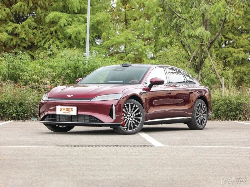 谁是 2025 车圈顶流？年度十佳轿车榜单重磅揭晓！