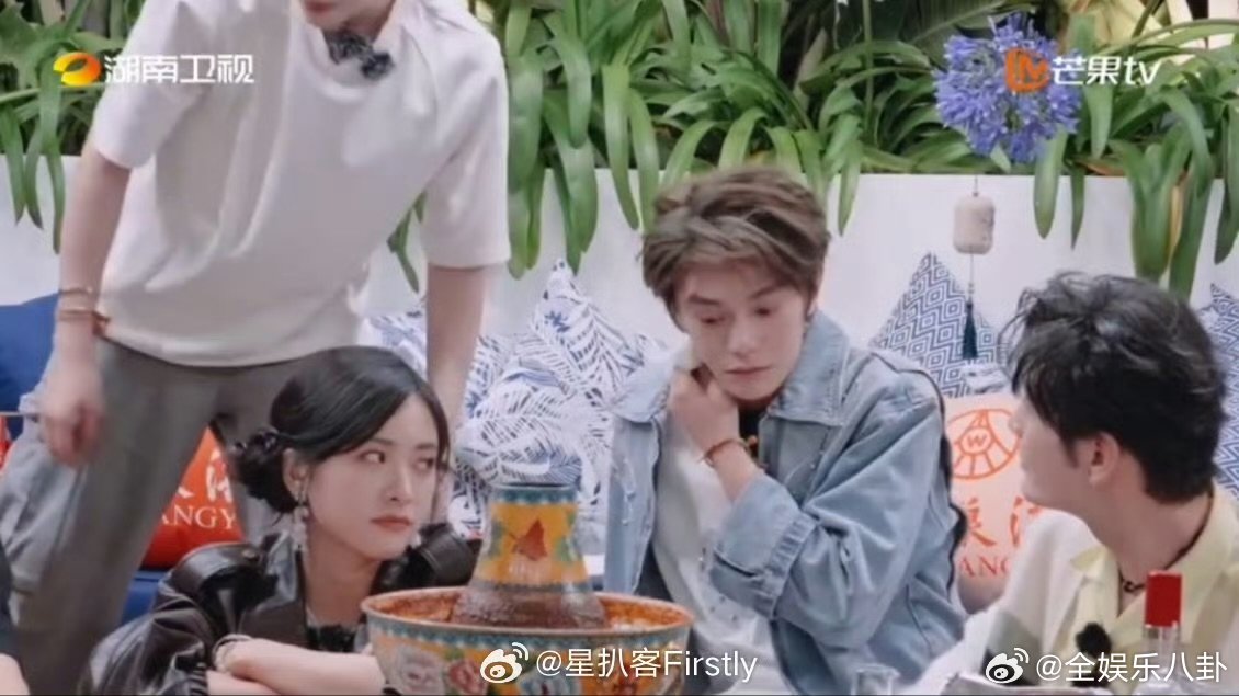 丁禹兮酒汪汪的大眼睛 中餐厅中餐厅名场面 就翟潇闻一句话，丁禹兮听完眼眶里就含泪