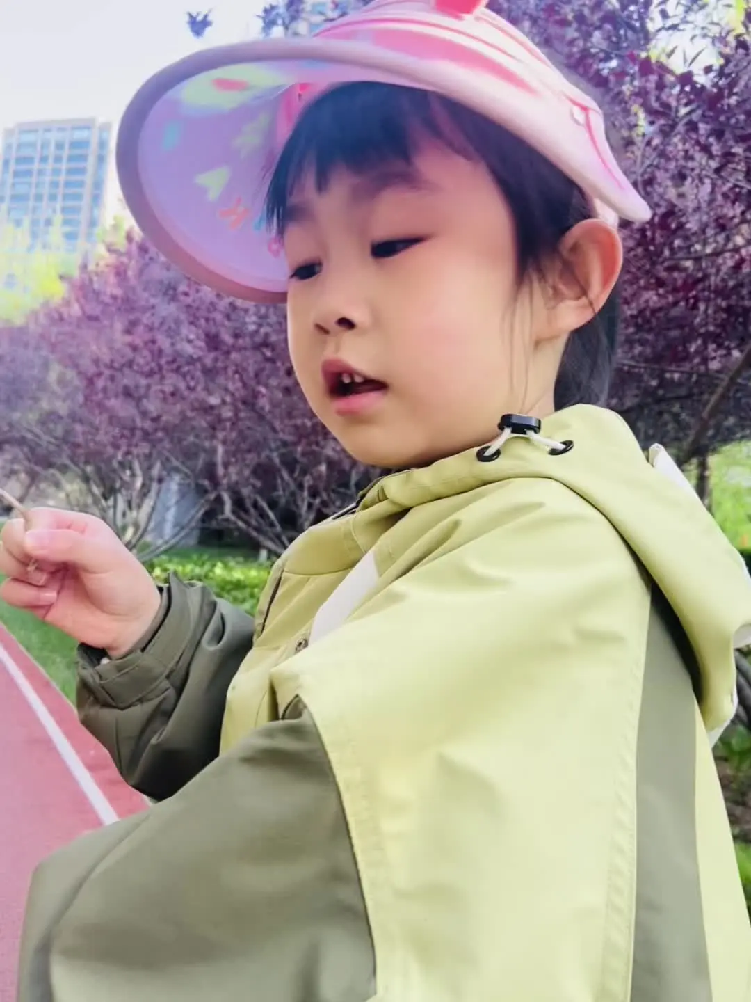 等我把孩子养大，没压力了，我就给自己放一个长假，找个没人认识的地方，看...