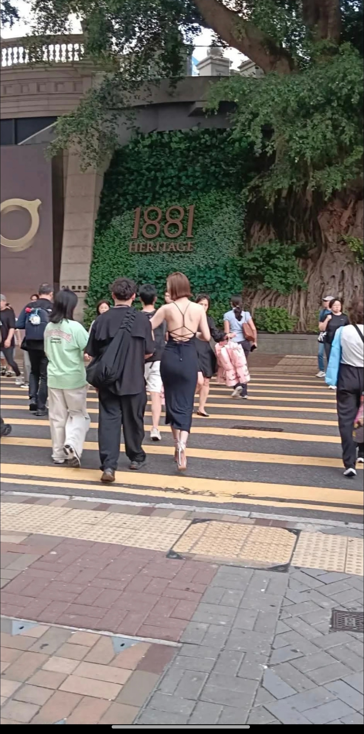 看背影就能认出来的女明星，高海宁 ​​​