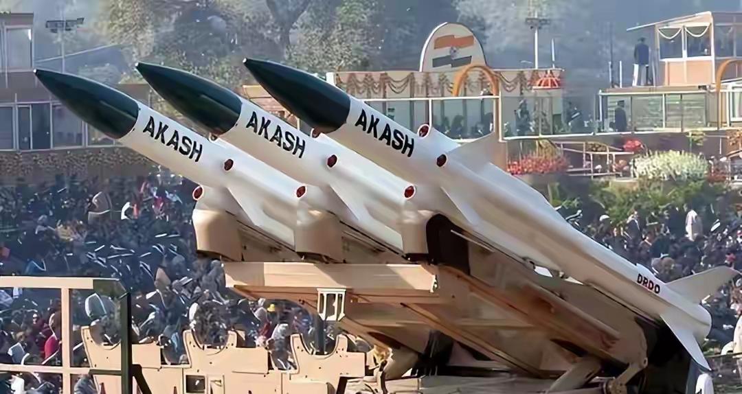 美国底牌彻底暴露，不是核弹也不是航母群，真正的底牌藏在日本