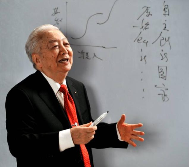 2001 年，美国把一堆淘汰的老旧机器当宝贝，高价甩卖给中国，直接让我们亏了好几