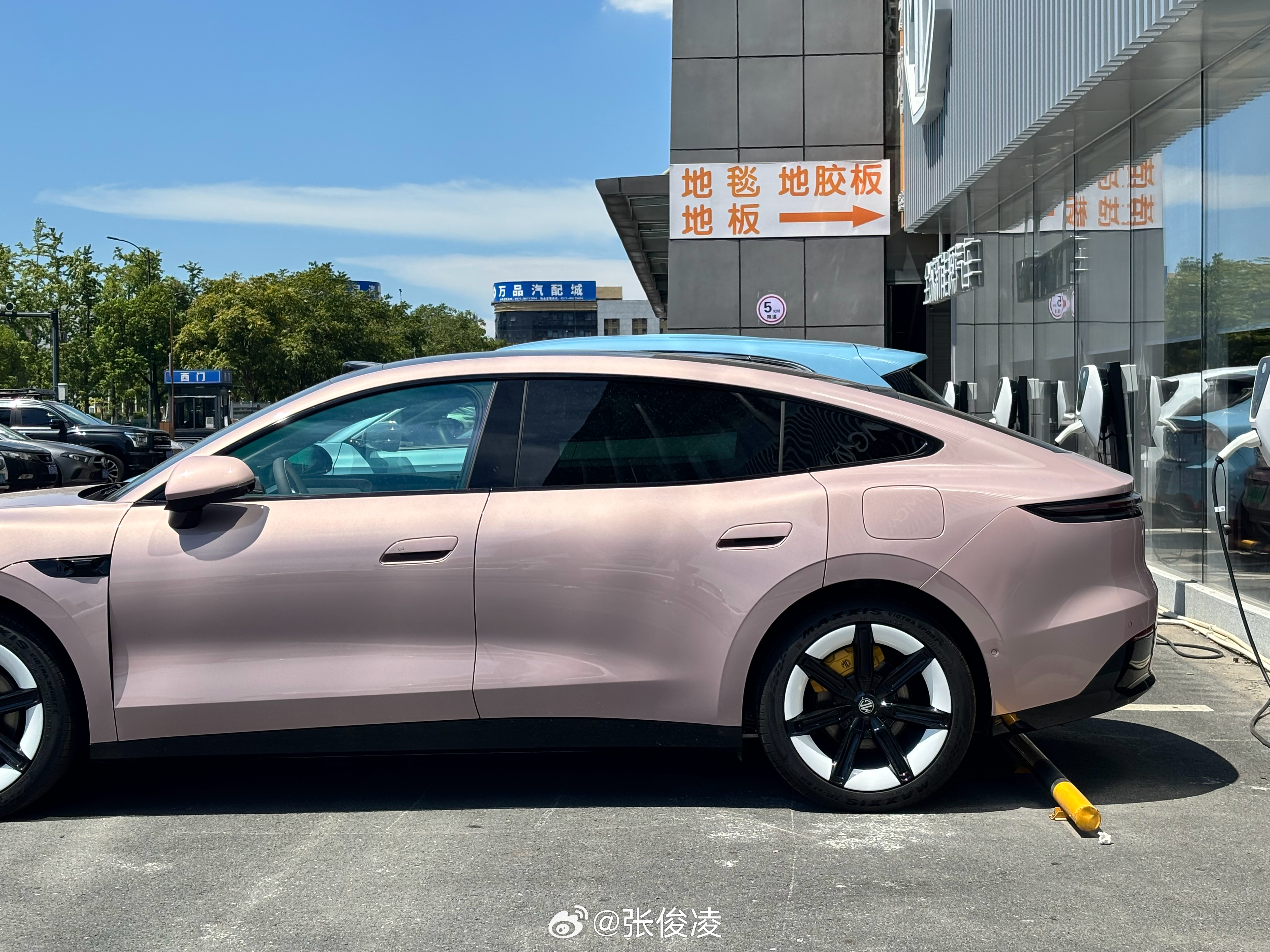 路过MG体验中心，直接被07迷得走不动道 