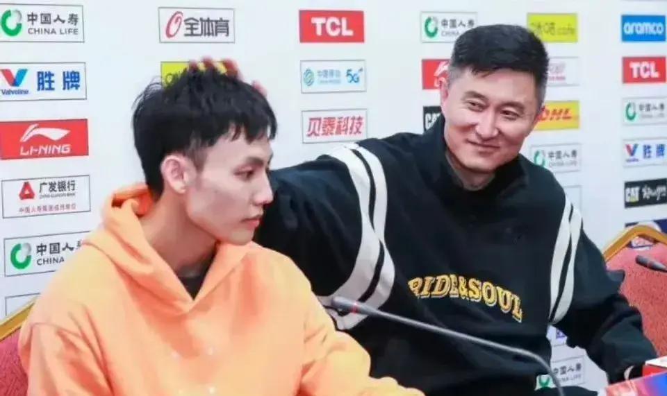 没脾气[笑哭]广东87-102浙江稠州，赛后杜锋这三句话一针见血[玫瑰]1、我们